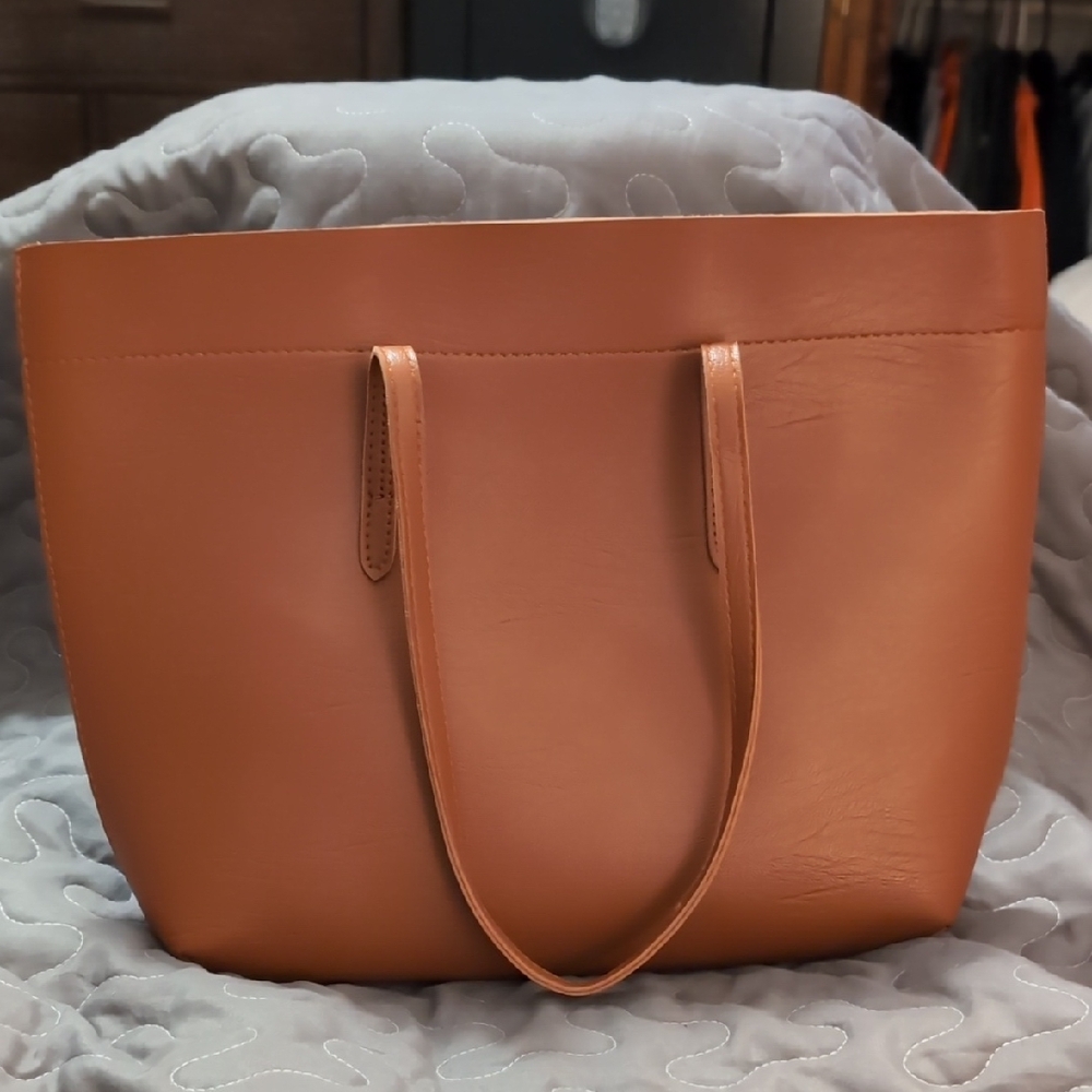 Elegant Tan Leather Tote Bag